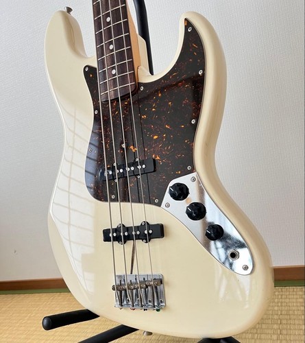 Guitare basse électrique