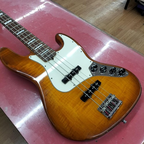 Guitare basse électrique