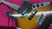 Guitare basse électrique