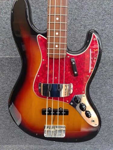Guitare basse électrique