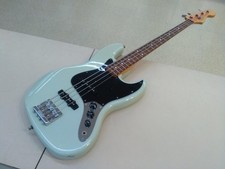 Guitare basse électrique